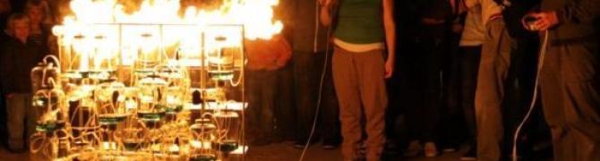 Sanela Jahić, Fire Painting, performance at the opening, 2011, RSR (photo: I. Leskošek)