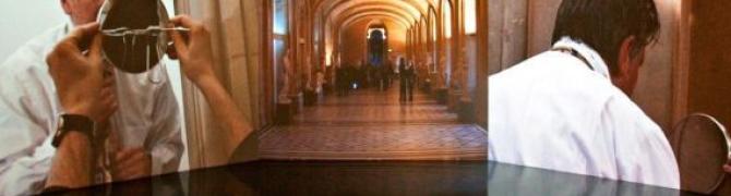 Jan Fabre, Art kept me out of jail, 2008, video of performance (© Angelos)