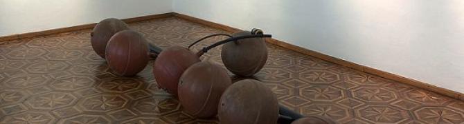 Darko Golija, Sucking Position, 1994, iron, rubber, cement, plastic, UGM, photo: D. Švarc