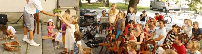 Lutkovna predstava v okviru Mednarodnega festivala Lutkovni pristan, ČEBULA|30.08. 2015|UGM| Foto: arhiv UGM