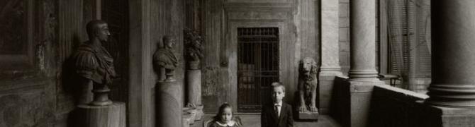 Patrick Faigenbaum, Famille Massimo, 1986, b&w photograph, courtesy of 49 Nord 6 Est – Frac Lorraine