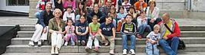 Skupinska fotografija, ki je nastala na delavnici Moja slika pred odhodom na počitnice. 2007 (foto: arhiv UGM)