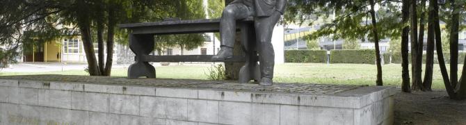 Vlasta Zorko, spomenik Prežihovemu Vorancu, 1965- 1968, odkritje 7.6.1968, 
bron, 190 × 263 × 120 cm, lokacija: pred OŠ Prežihov Voranc, Gosposvetska cesta 10, Maribor
