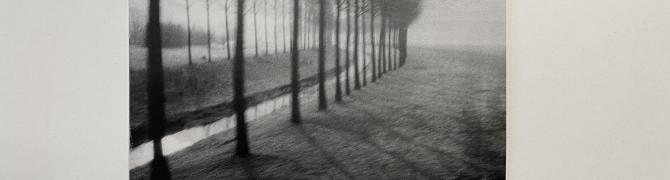 Zora Plešnar, Iz cikla Mimo, 1971 - 1974, srebrobromidna fotografija na papirju, kaširana na iverno ploščo