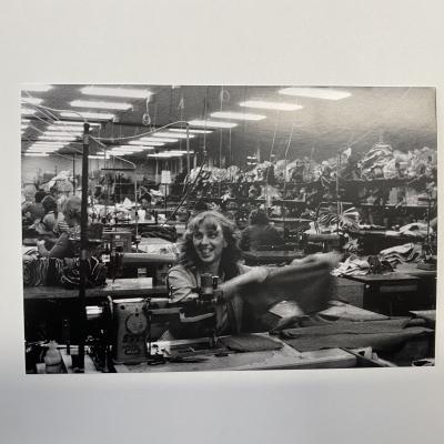 Zora Plešnar, Šivilja, pred 1986, srebrobromidna fotografija na papirju